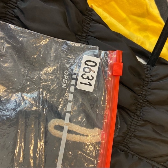 Black Puffer Vest Faux Fur Hood‎ Toggle Button Front Sleeveless Jacket - Picture 7 of 7